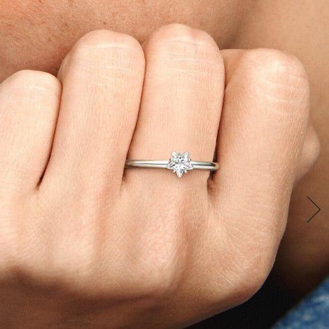 Anillo solitario estrella